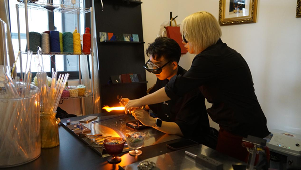 a86a6605-dffc-4086-a609-cde75770f318